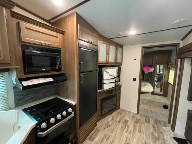 Fifthwheel Cougar 29RDB Half Ton 2019 in RVs & Motorhomes in Rimouski / Bas-St-Laurent - Image 4