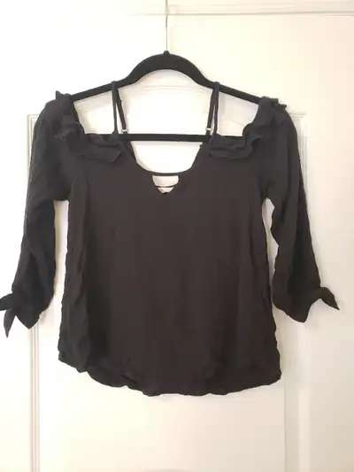 Women's black Hollister off the shoulder ruffle sleeve top xs, View more