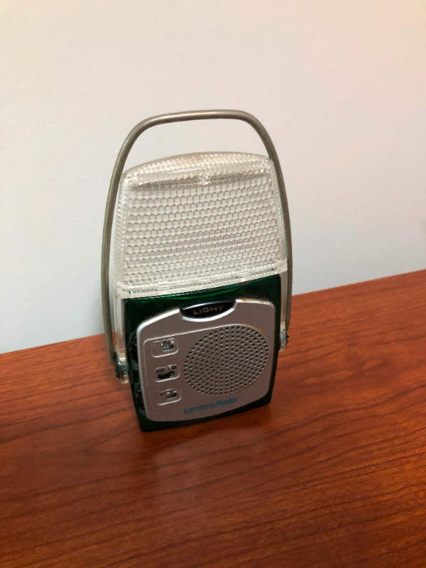 VINTAGE LANTERN TRANSISTOR RADIO ~ LED LIGHTS in Arts & Collectibles in Vancouver - Image 2