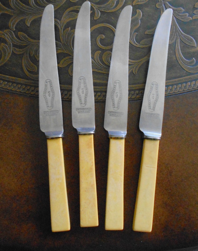 VINTAGE BAKELITE/PORCELAIN HANDLE KNIVES & SHARPENER Arts