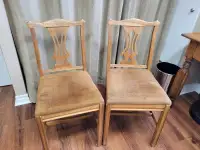 Chaises antique en bois  $60.00