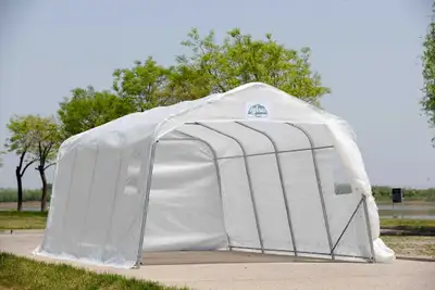 Abri d'auto de marque Iglou Servi 3 hiver. Structure en très bon état. Très solide avec de gros pote...