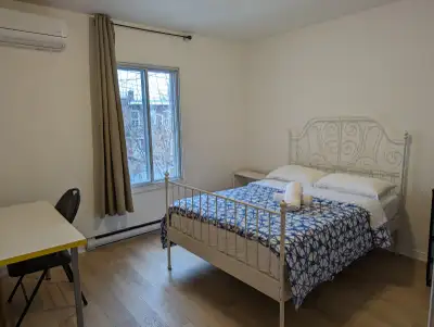 Room for rent. Close to Metro Monk station There are 3 bedrooms in the apartment. One kitchen and on...