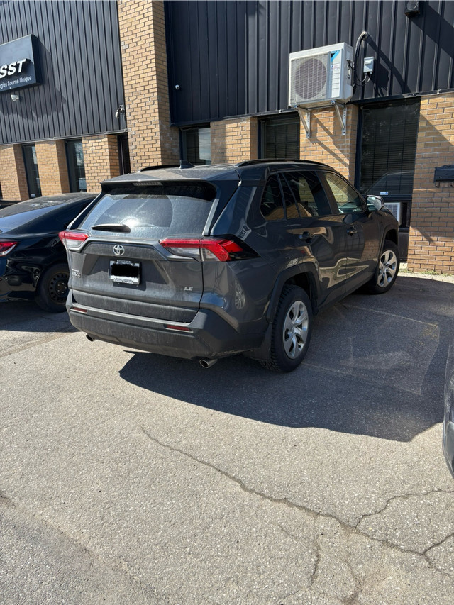 RAV4 LE FWD 2020 dans Autos et camions  à Ville de Montréal - Image 2