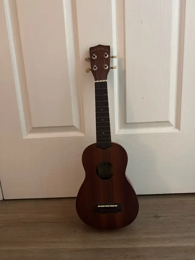 Makala Ukulele in Guitars in Vancouver - Image 2