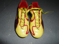 KIDS PUMA SOCCER SHOES - SIZE 2