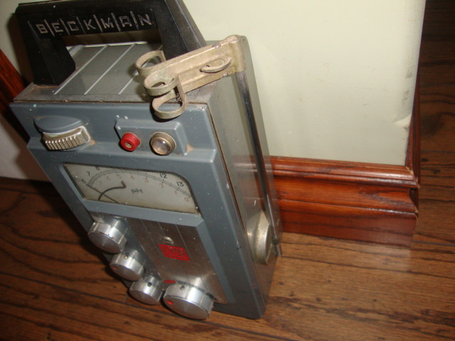 VINTAGE BECKMAN LAB PH METER in Arts & Collectibles in Norfolk County - Image 4