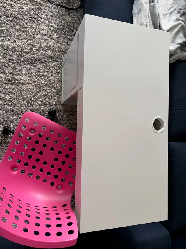 Ikea desk + office chairs in Desks in Longueuil / South Shore - Image 3