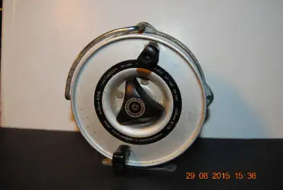 fishing rod toilet paper holder Penn 130ST fishing reel toilet paper holder