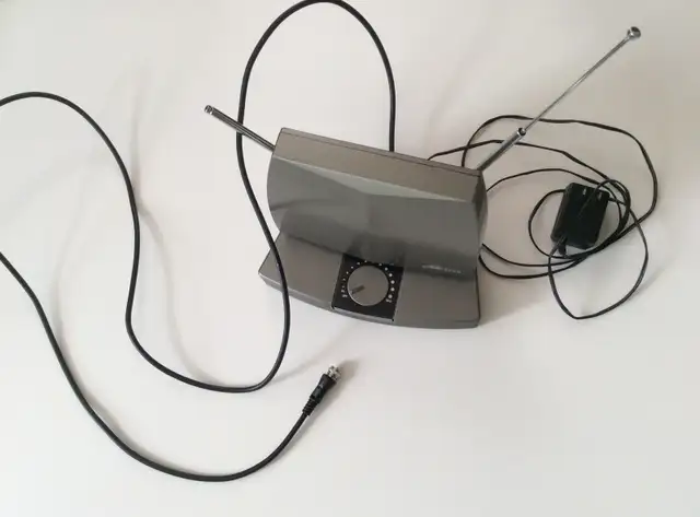 TV Antenna in TVs in Ottawa - Image 2