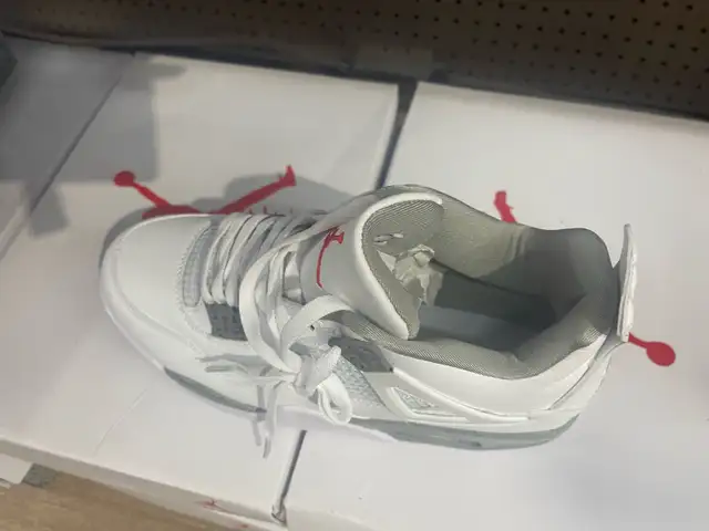 Jordan 4 in Men's Shoes in Longueuil / South Shore - Image 2