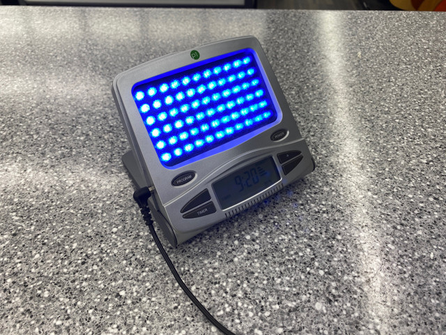 Philips Apollo Health goLite P1 Blue Light Mood Relief Therapy in Health & Special Needs in City of Toronto - Image 2