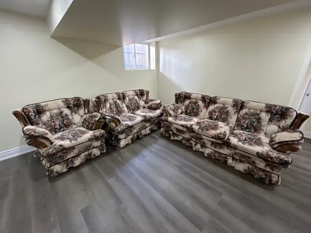 Female only - private rooms for lease in Room Rentals & Roommates in Oshawa / Durham Region - Image 7