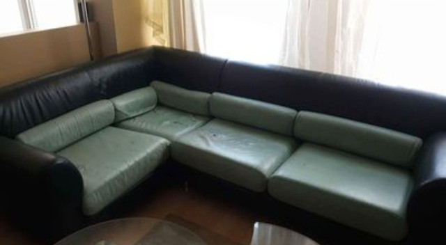 Italian leather  sectional in Couches & Futons in Markham / York Region - Image 3