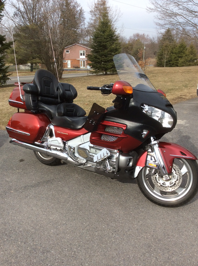 In great condition, 2nd owner. Color Illusion Red, ABS, Traxxion Suspension, Fork Brace, CB Radio, 6...