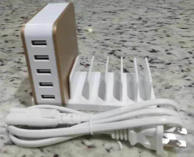 BNIB: 40W USB Smart Charger for Tablets and Phones with Tray64650798627843122