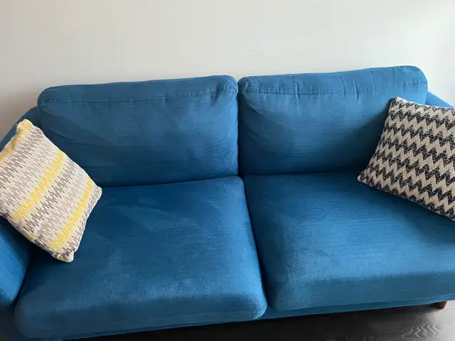 Structube loveseat sofa in Couches & Futons in Oshawa / Durham Region - Image 4
