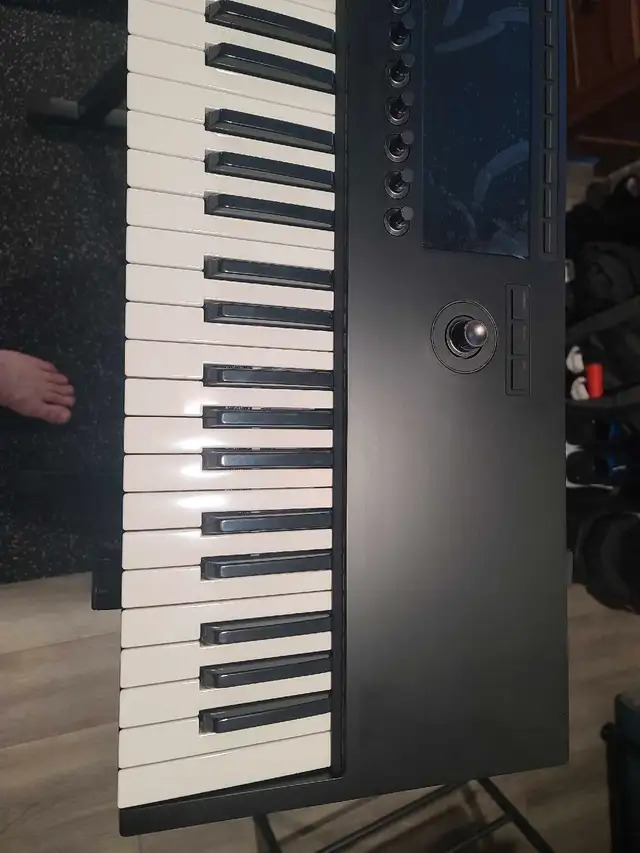 LIKE NEW - Komplete Kontrol S61 MK3 - with License Tranfer ID63735874996737124