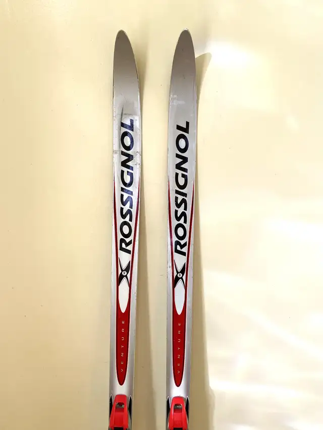 Rossignol Cross Country Skis Waxless Base150 cm NNN Rossignol in Ski in City of Montréal - Image 3