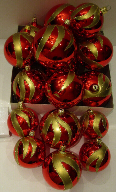 17 POLAND RED & GOLD GLASS HANGING ORNAMENTS, NOT USED in Arts & Collectibles in Hamilton - Image 2