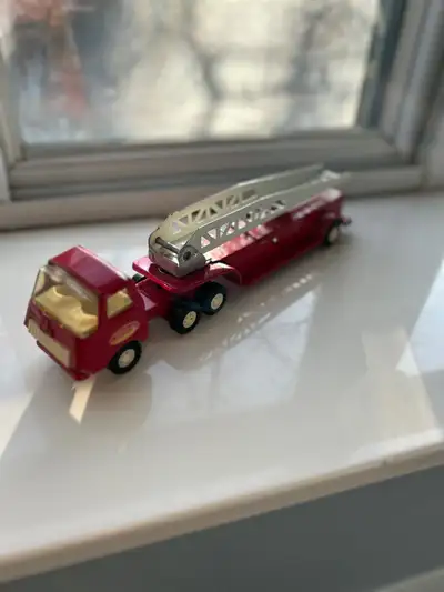 Made of METAL. Length: 27cm I am located in South Etobicoke. Please, check out the rest of my Listin...