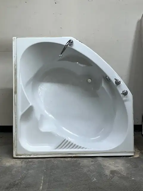 Jacuzzi tub - Jacuzzi Canada - Stellaria in Other in Calgary - Image 2