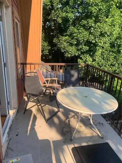 Sublet a private room in a 5 bedroom house. Available August 1st, with the option to stay long term...