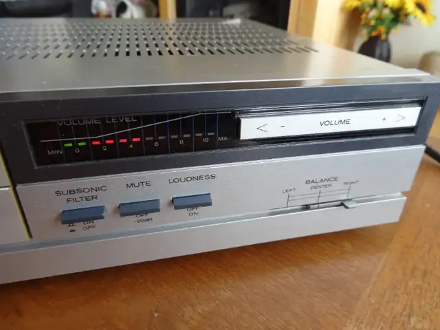 Hitachi HA-2 Vintage(1983) Stereo Integrated Amplifier for sale in Stereo Systems & Home Theatre in Markham / York Region - Image 5