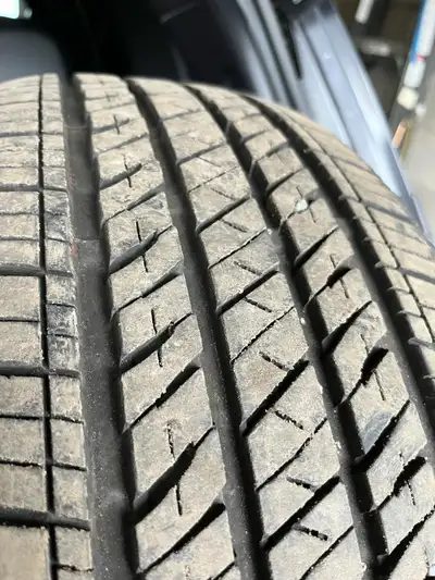 Bridgestone Turanza EL 450 Size 235/50R19 Only 2500 km wear New cost 426.99 each plus tax Came off 2...