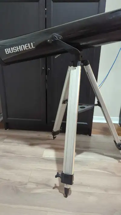 A ramasser au H1A 2Z3. Explorez les étoiles avec ce télescope Bushnell, idéal pour les astronomes en...