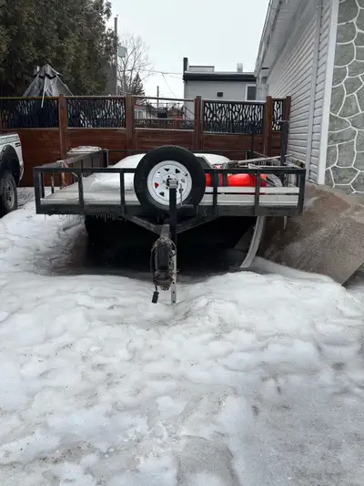 Remorque faite sur mesures pour machine une a côté de l'autre de40 pouce chaque.. 8par 14p 2 essieux...