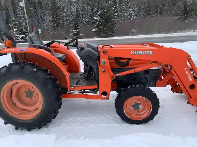 2006 Kubota L3130 tractor and loader. -1,232 Hrs!! -4 wheel drive -3 cylinder Dieael engine -32.5 ho...