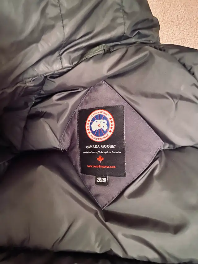 Canada Goose XXS Bomber in Women's - Tops & Outerwear in City of Toronto - Image 3
