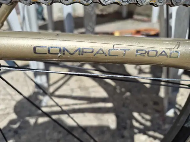 Giant FCR3 Road Bike in Cruiser, Commuter & Hybrid in Saskatoon - Image 4