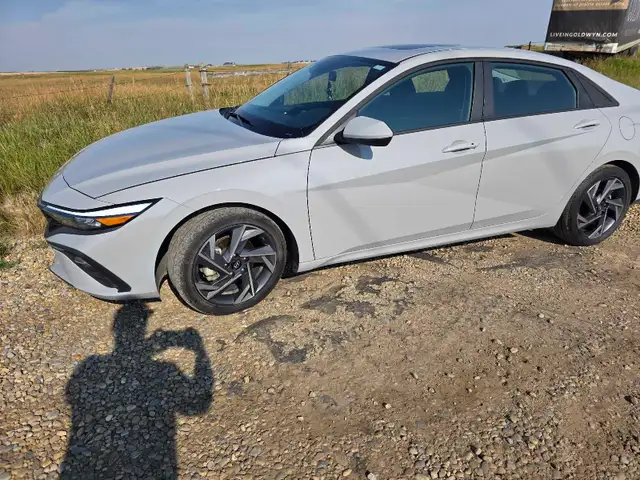 2025 Hyundai Elantra Preferred with sunroof