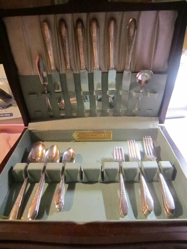 GARDENIA silverware set, Service for 6 in Arts & Collectibles in Portage la Prairie - Image 2