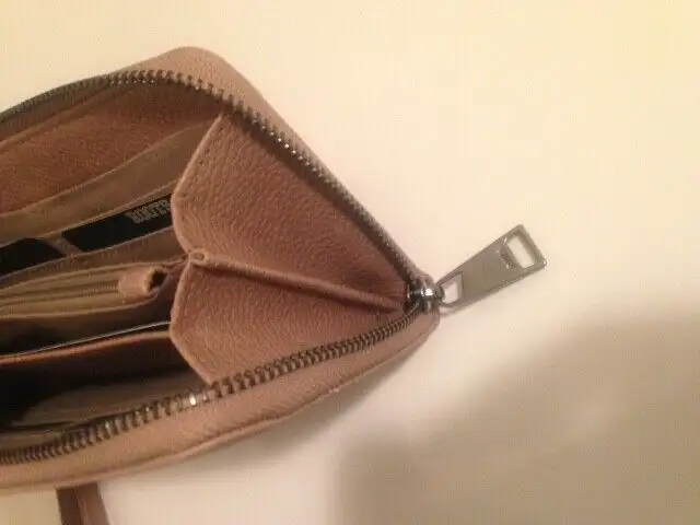 NEW! Vegan Leather Roots 73 Wallet/Wristlet/Cellphone Holders in Women's - Bags & Wallets in Mississauga / Peel Region - Image 6