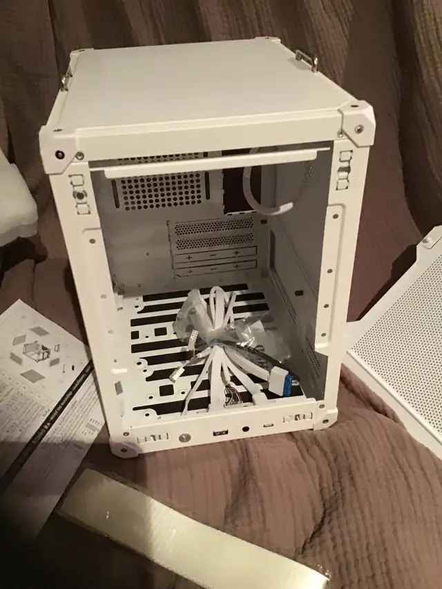  C6 – ITX handle case  (mini Dash ITXPC case) in Other in Markham / York Region - Image 3