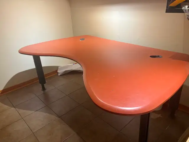 Office desk / Craft Table in Desks in Ottawa - Image 2