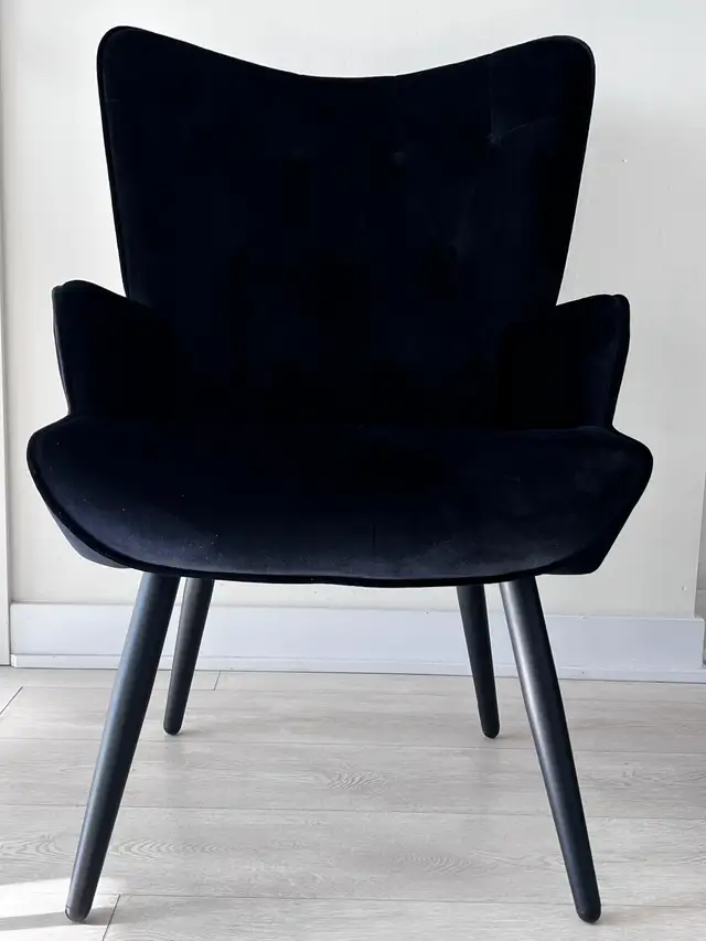 Velvet Accent Chair – Like New in Chairs & Recliners in City of Toronto - Image 3