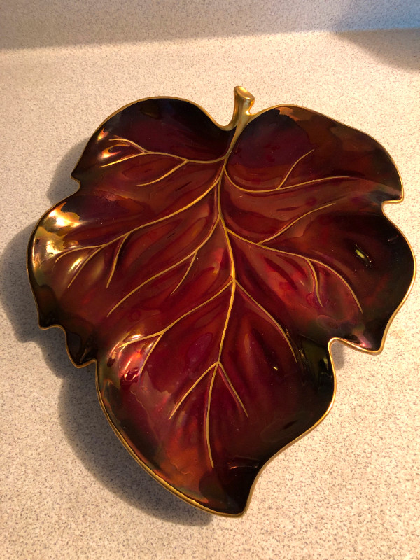 Vintage Carlton Ware Leaf Dish in Arts & Collectibles in Hamilton