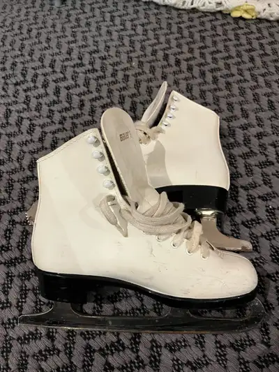 figure skates size 6 , View more