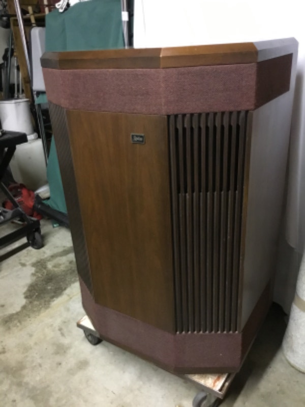 VINTAGE LESLIE ORGAN AMP / SPEAKER MODEL 720 Speakers Edmonton