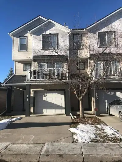 PRIVATE MASTER BDRM W/ ATCH’D BATHROOM + WLK-IN CLST! ULT’S IN