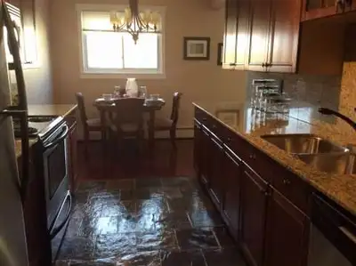 1 BD Furnished Condo Walking Distance to  University of Alberta