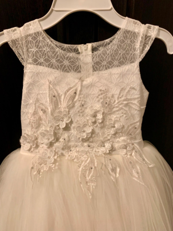 "Fancy Kids" formal white dress for girl size 6 in Kids & Youth in Markham / York Region - Image 3