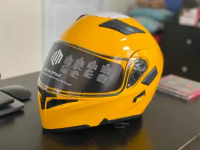 ILM Motorcycle Dual Visor Flip up Modular Full Face Helmet DOT. - Brand new in Open Box - Size: Medi...