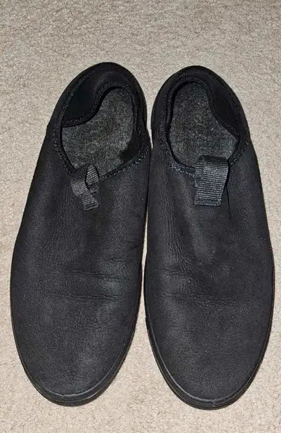 Ecco Mens Slippers Excellent Condition, basically brand new Size 10