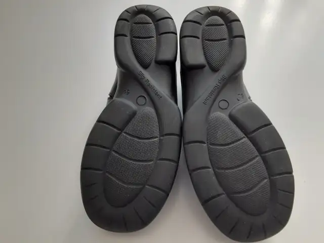 Women’s Safety Shoes - Like New! ~$160 Value in Women's - Shoes in Kitchener / Waterloo - Image 5