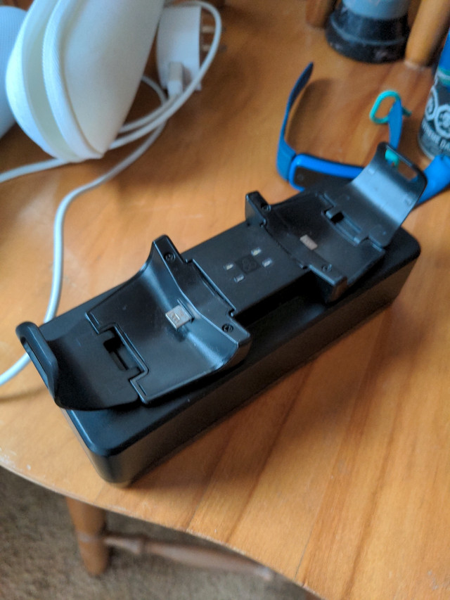 Biogenik Magdock  Magnetic Charge Dock / PlayStation Charging in Sony Playstation 4 in Hamilton - Image 3